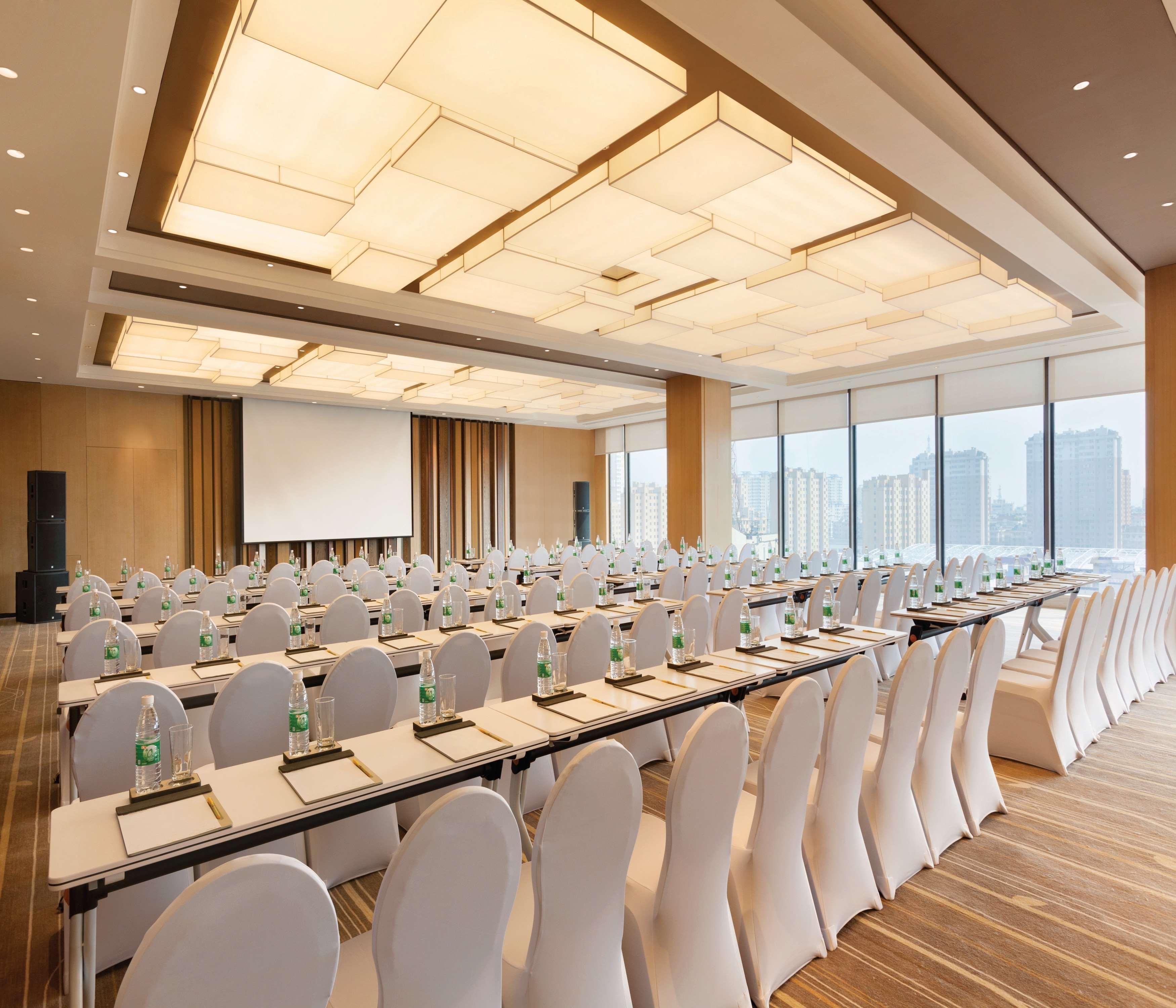 Hilton Garden Inn Дандонг Екстериор снимка