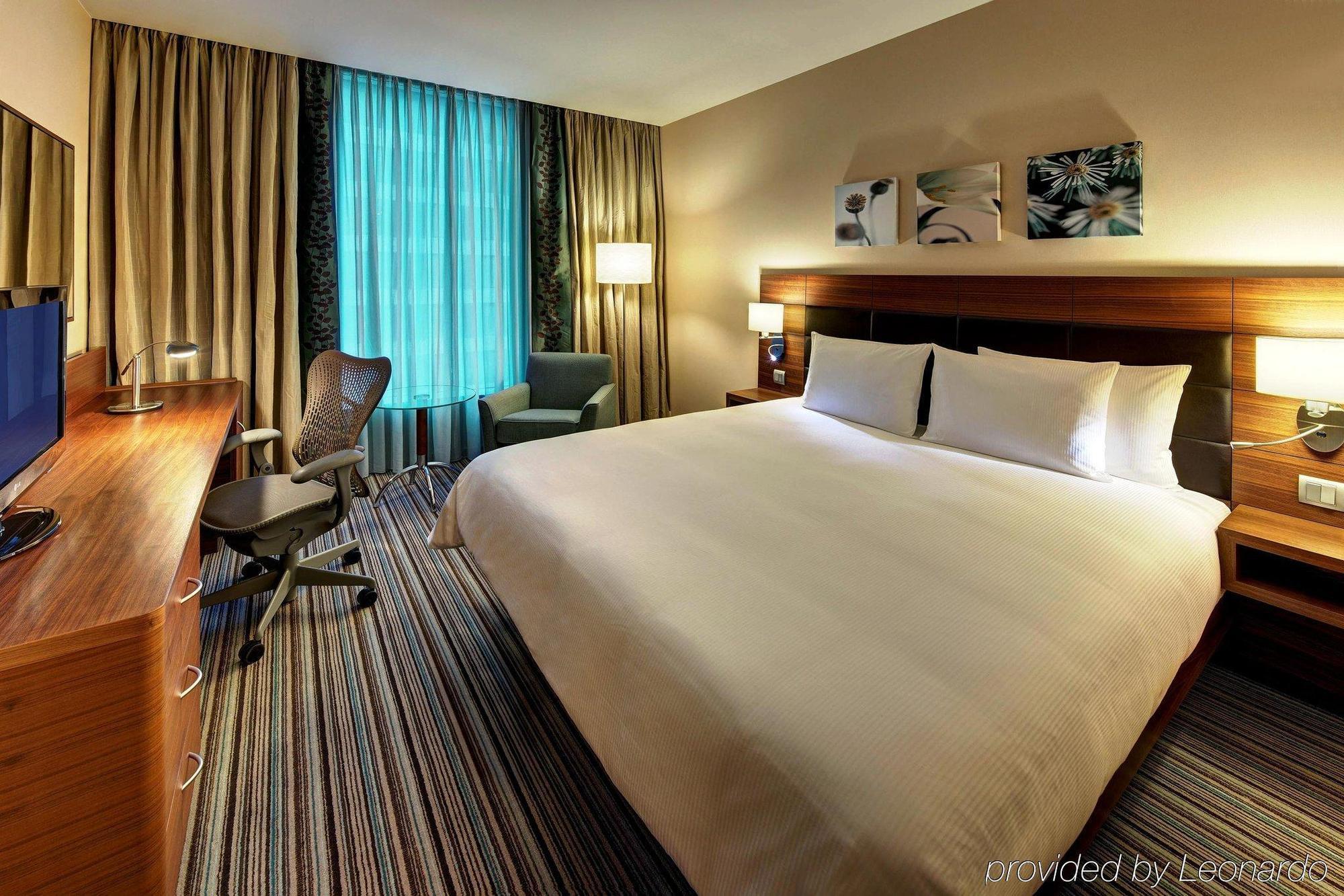 Hilton Garden Inn Дандонг Екстериор снимка